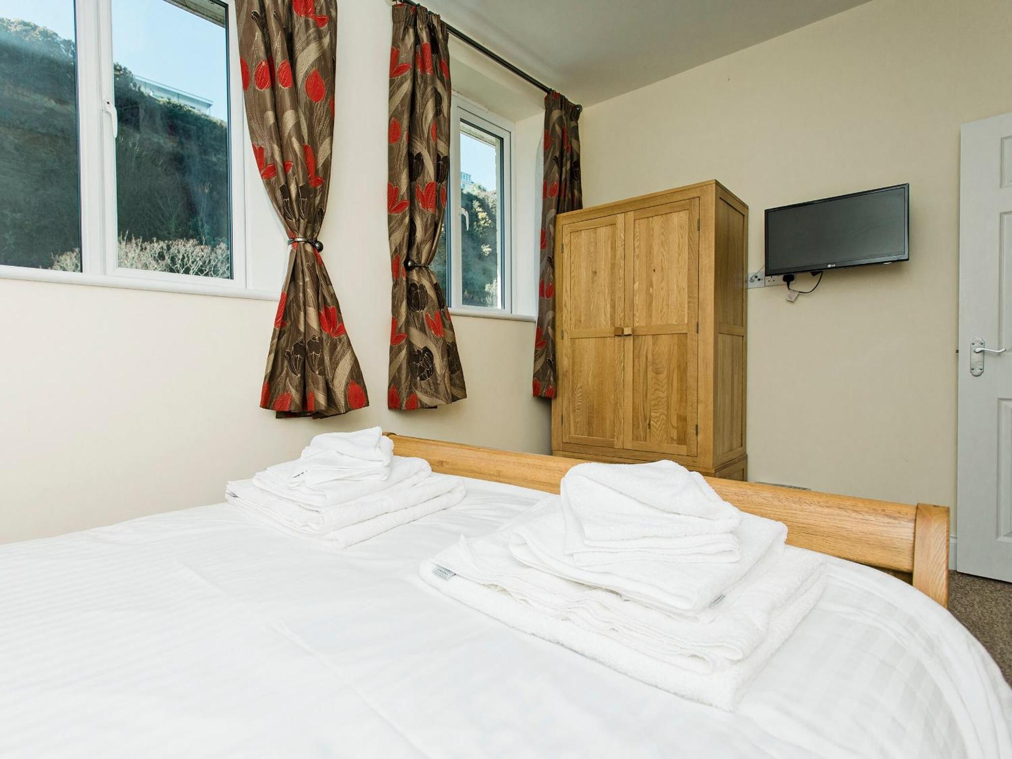 Sunny Beach Apartments Shanklin Bagian luar foto