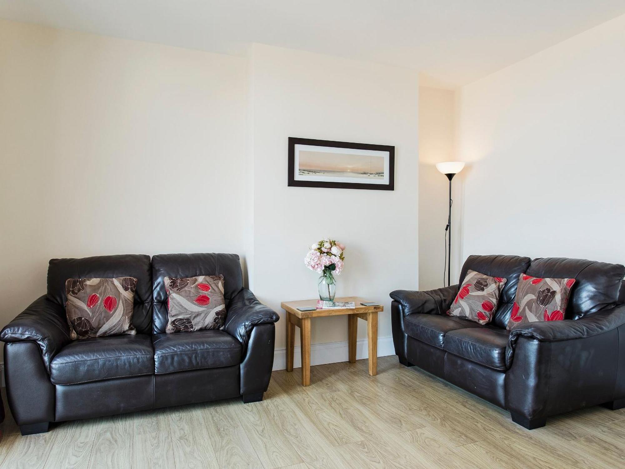 Sunny Beach Apartments Shanklin Bagian luar foto