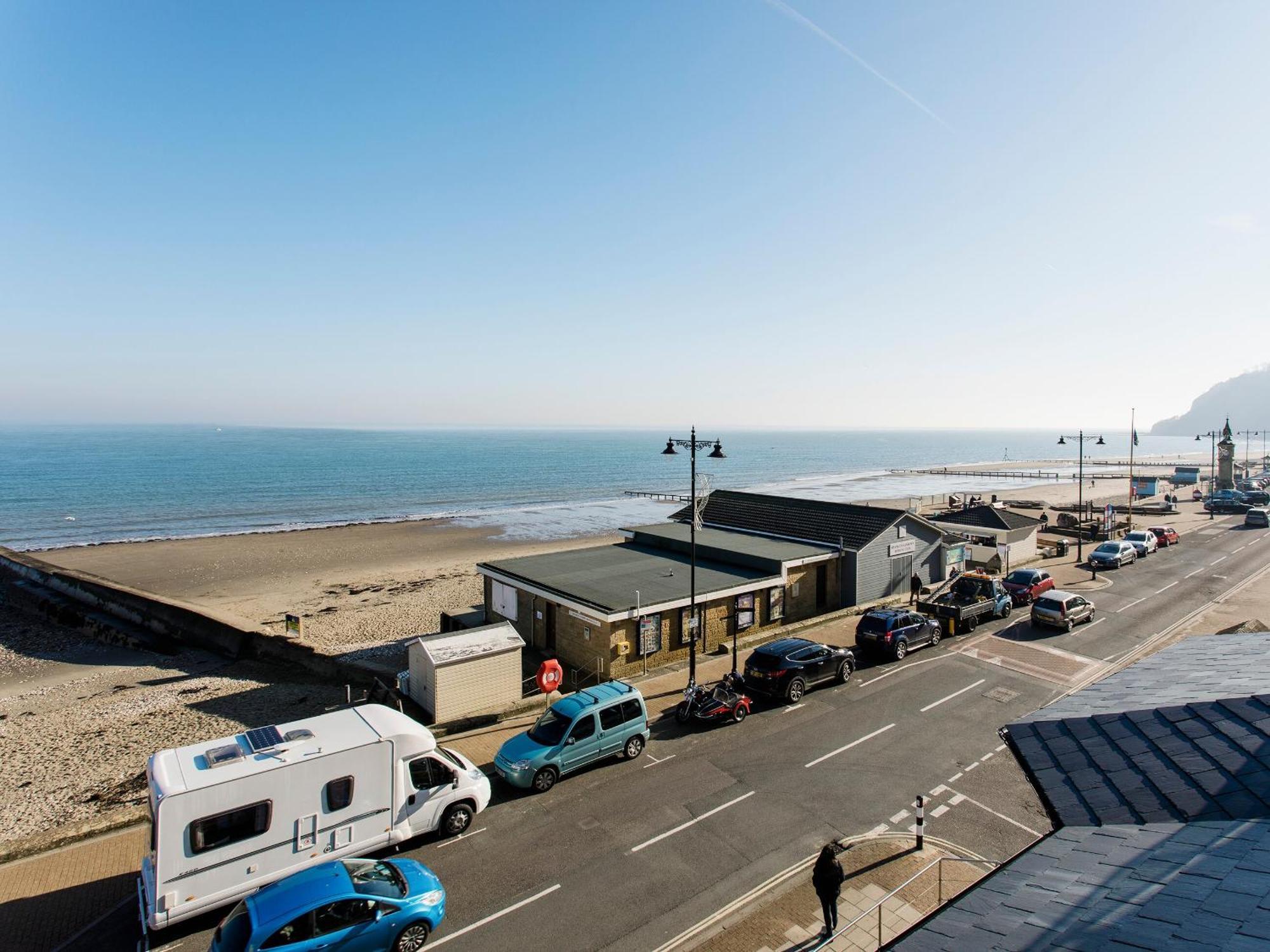 Sunny Beach Apartments Shanklin Bagian luar foto