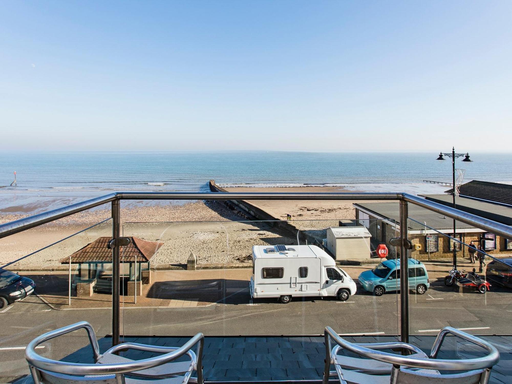 Sunny Beach Apartments Shanklin Bagian luar foto