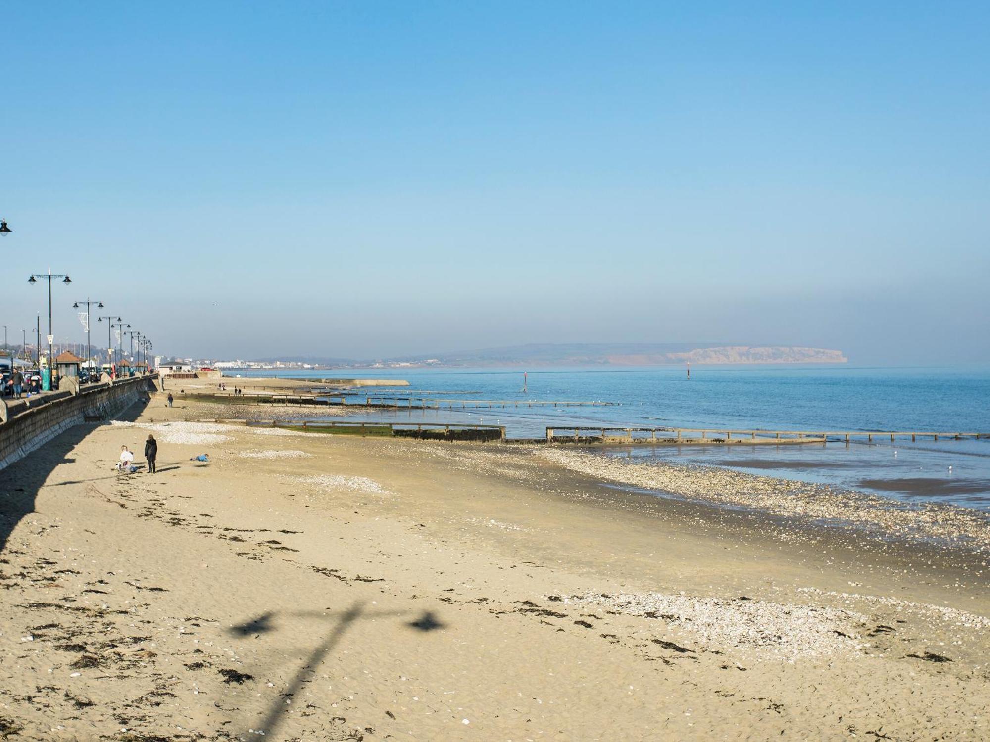 Sunny Beach Apartments Shanklin Bagian luar foto